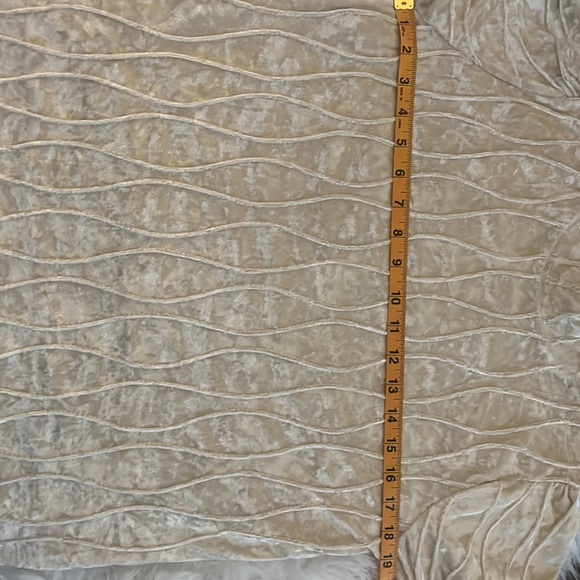 THML Cream Velvet Textured Short Sleeve Mock Neck Top L - Picture 10 of 10